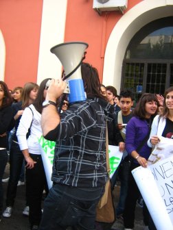 Scuola, il decreto «Gelmini» è legge. Manifestazioni e ore piccole nel Salento